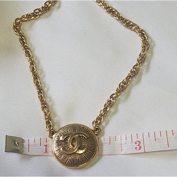 US BASED Authentic Vintage Chanel CC Gold Tone Pendant Necklace W Gift Box / Bag - Picture 8 of 10